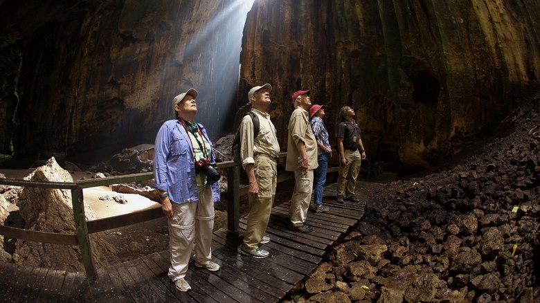 غارهای باتو در مالزی,غارهای توریستی مالزی,غاری در مالزی,