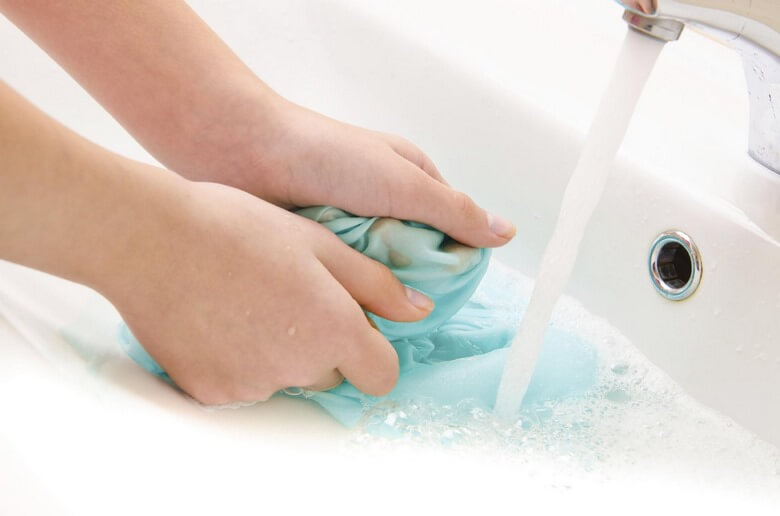 افزایش عمر لباس,تمیز نگه داشتن لباس,ثابت نگه داشتن لباس رنگ شده