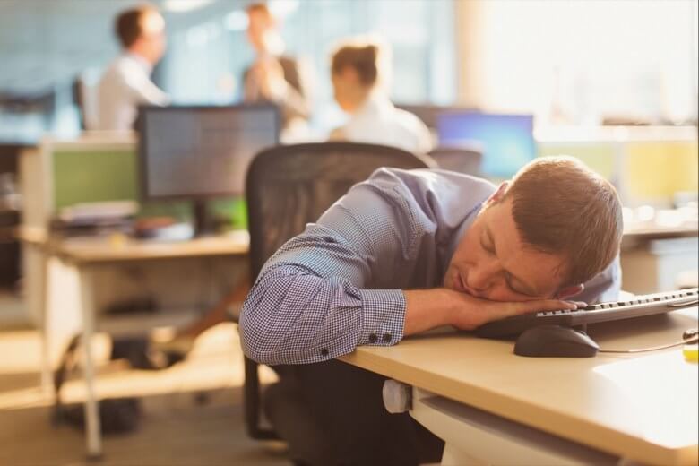 علت بی انگیزگی در زندگی,علت بی انگیزگی چیست,دلیل بی انگیزگی